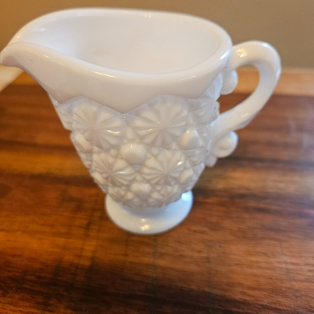 VINTAGE MILK GLASS DAISEY AND BUTTON FOSTARIA CREAMER